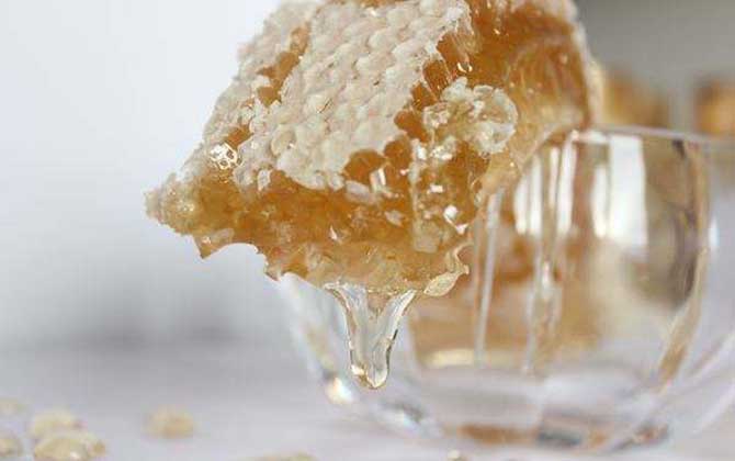 蜂巢素和蜂巢蜜的區(qū)別 蜂巢蜜