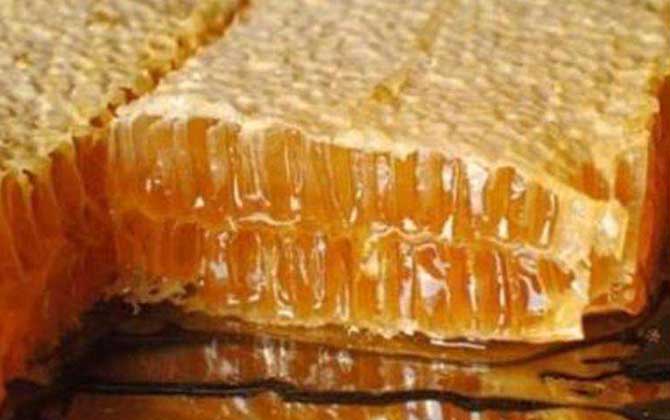 蜂巢素和蜂巢蜜的區(qū)別 蜂巢蜜