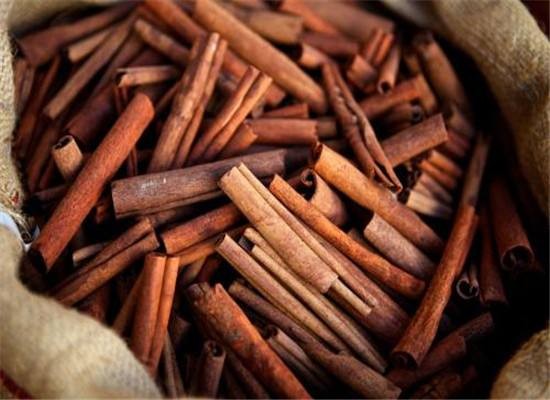 肉桂和蜂蜜的功效與作用，肉桂蜂蜜水能治狐臭嗎?