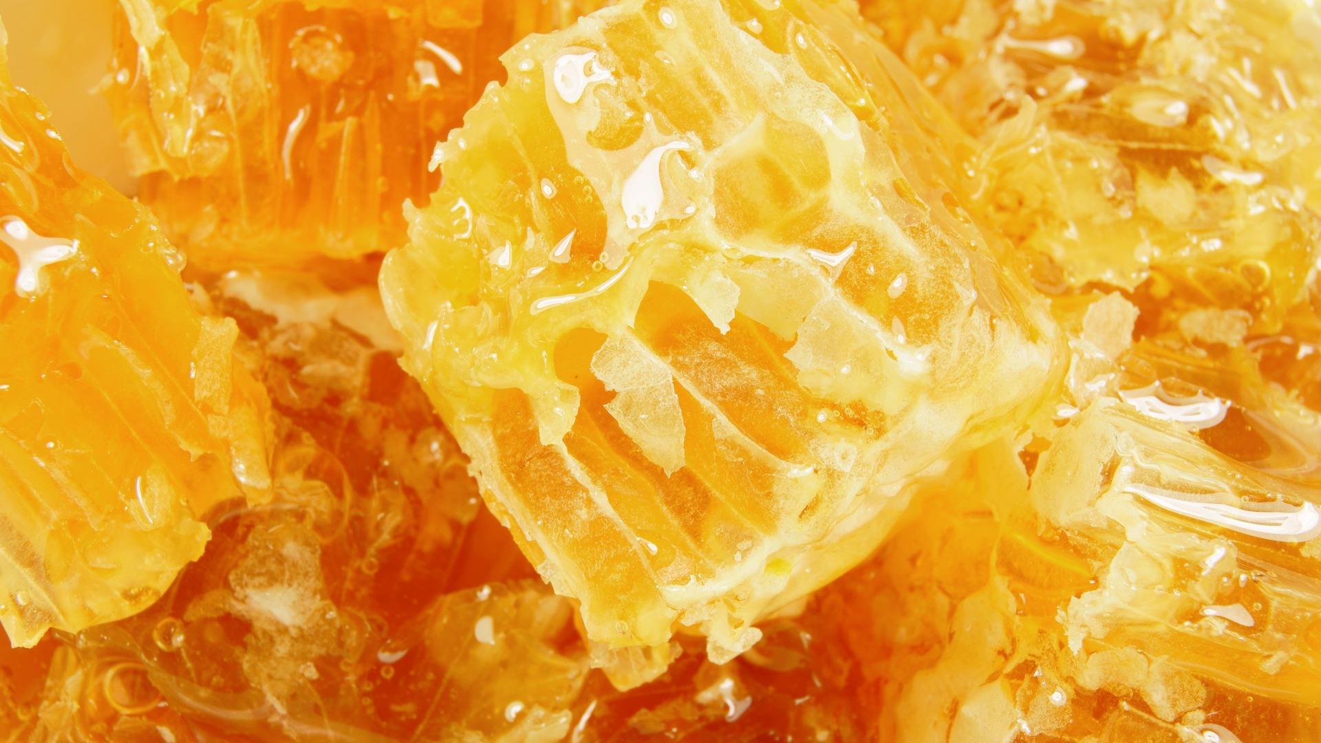 成熟蜂蜜可以保存50年嗎(蜂蜜的保質(zhì)期有多長) 成熟蜂蜜可以保存50年嗎(蜂蜜的保質(zhì)期有多長)