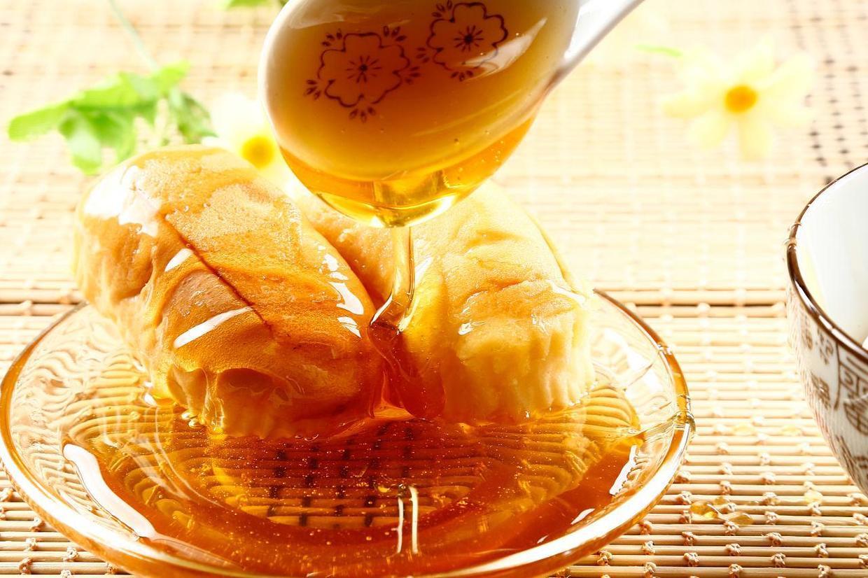 蜂王漿是吸引蜜蜂嗎(蜂箱用什么吸引蜜蜂) 蜂王漿是吸引蜜蜂嗎(蜂箱用什么吸引蜜蜂)