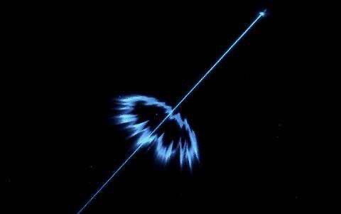 30萬公里每秒的光速，它的動力來源是什么？需要加速嗎？