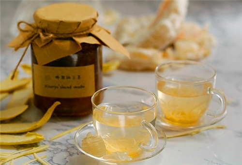 夏天喝蜂蜜水上火嗎(蜂蜜水上火還是降火) 夏天喝蜂蜜水上火嗎(蜂蜜水上火還是降火)