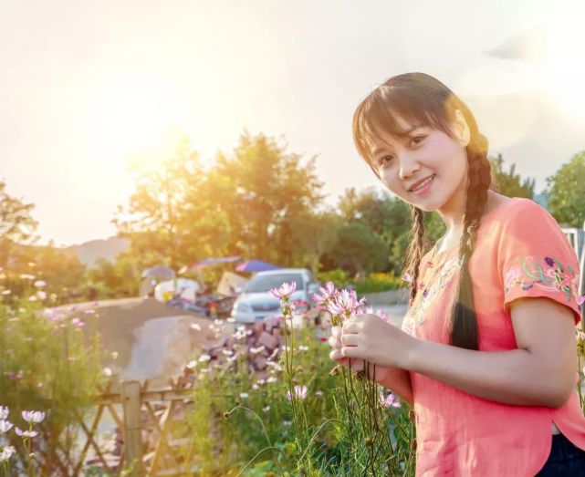 95后“村姑”靠直播插秧當上網紅(犁田、插秧、打鐵,真農活界“十項全能”)