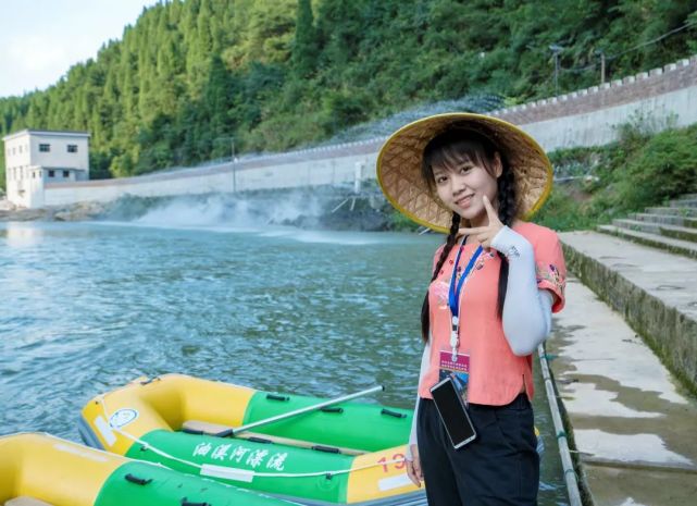 95后“村姑”靠直播插秧當上網紅(犁田、插秧、打鐵,真農活界“十項全能”)