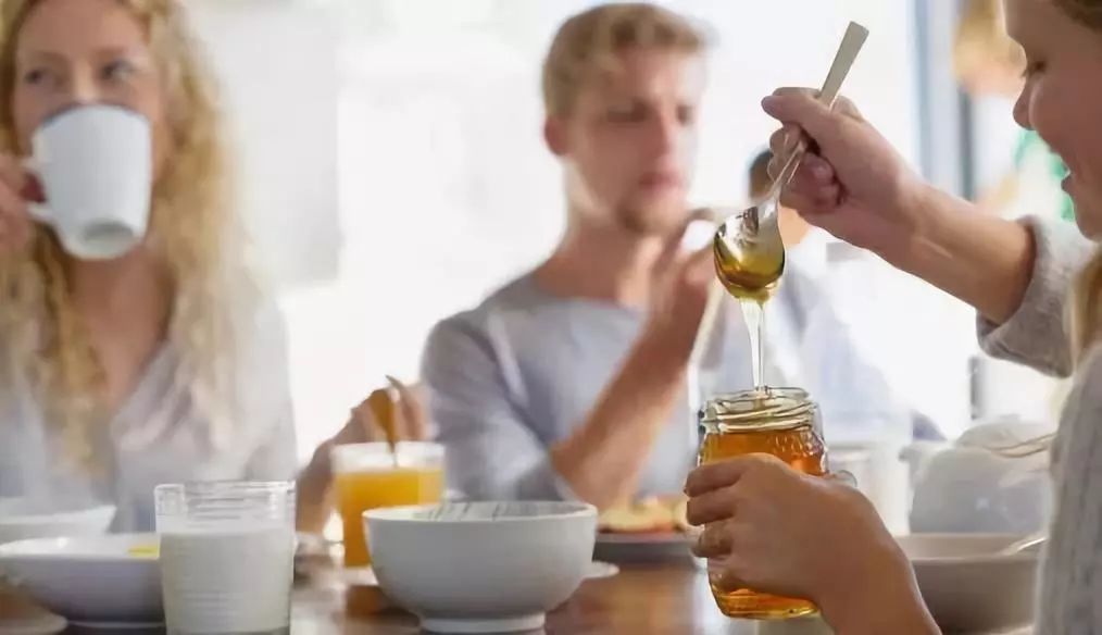 男人吃蜂蜜的8大好處(蜂蜜對男人的好處) 男人吃蜂蜜的8大好處(蜂蜜對男人的好處)