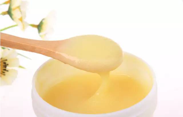 蜂蜜與蜂王漿的區(qū)別是什么(蜂王漿和蜂蜜有什么功效) 蜂蜜與蜂王漿的區(qū)別是什么(蜂王漿和蜂蜜有什么功效)