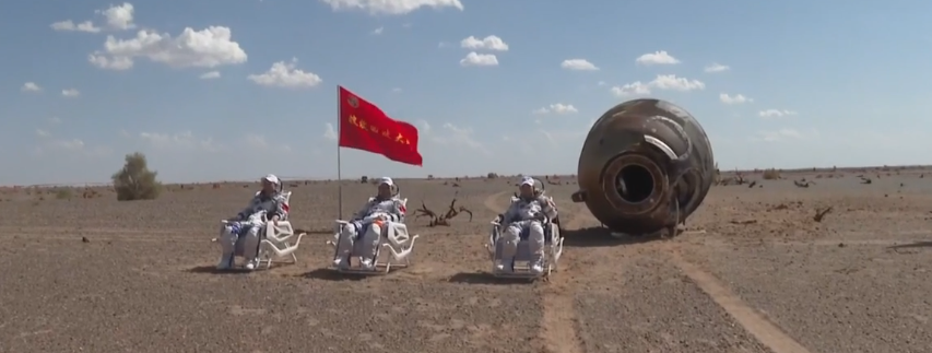 神舟十二號(hào)平安歸來(lái)！著陸出艙后，3名航天員為啥要躺在椅子上？