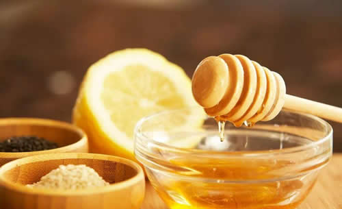 過期的蜂蜜還能不能吃?(過期蜂蜜有什么用途) 過期的蜂蜜還能不能吃?(過期蜂蜜有什么用途)