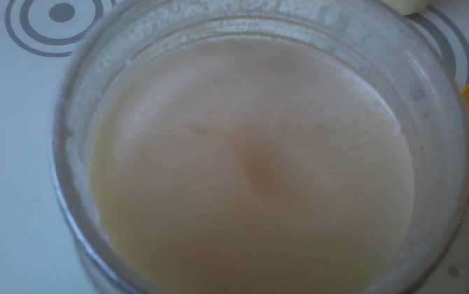 黑蜂雪蜜和普通蜂蜜的區(qū)別（黑蜂蜂蜜和普通蜂蜜的對(duì)比）