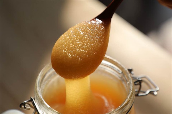 蜂蜜發(fā)酵了怎么處理?吃了變質(zhì)的蜂蜜會怎樣? 蜂蜜發(fā)酵了怎么處理?吃了變質(zhì)的蜂蜜會怎樣?