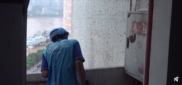 一座24層樓沒電梯 重慶一座24層樓沒電梯 外賣員心態崩了:曾在樓里迷路