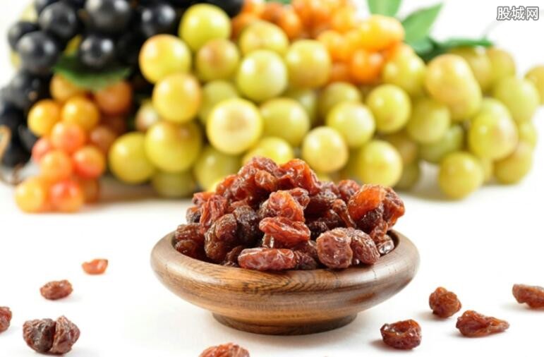 葡萄干批發(fā)價(jià)多少錢一斤（葡萄干市場(chǎng)批發(fā)價(jià)格）