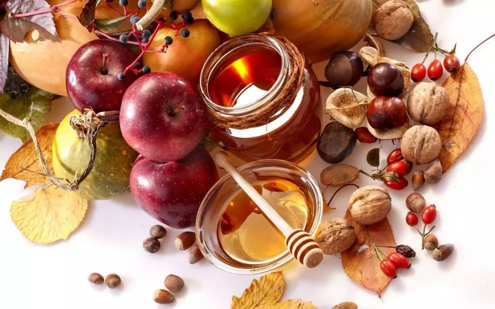 雄蜂是蜂王產卵發(fā)育的嗎（雄蜂的主要作用是什么）